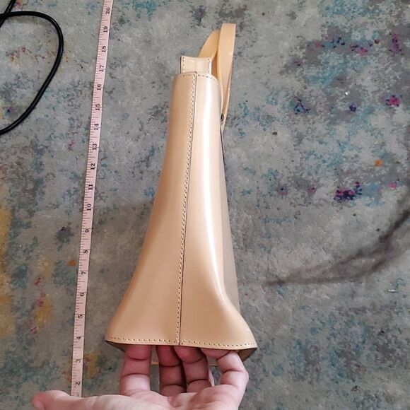 La Marthe Tan Tote Bag with Lucite Plastic Handles - Picture 7 of 14